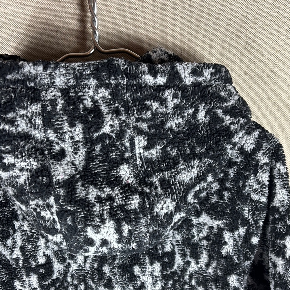 Athleta > Black and White Patterned Sherpa Thumb Hole Hoodie Sweatshirt Medium - Picture 10 of 10